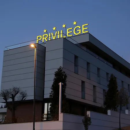 Privilege & ホテル 4*
