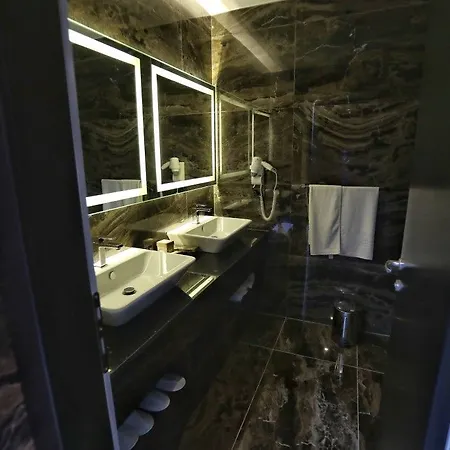 호텔 Privilege & 4*