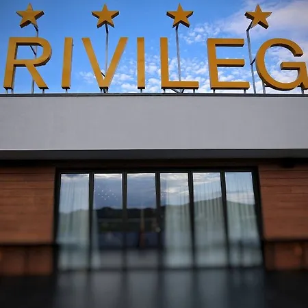 Privilege & 호텔 Farke e Madhe