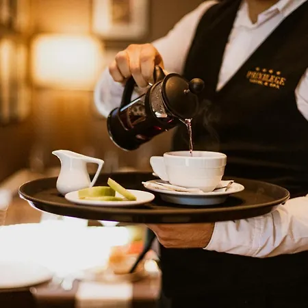 호텔 Privilege & Farke e Madhe