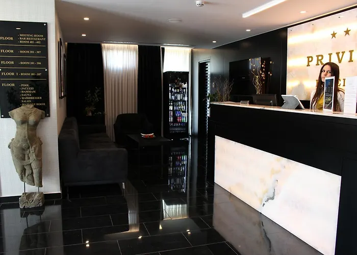 Privilege & 4* Farke e Madhe