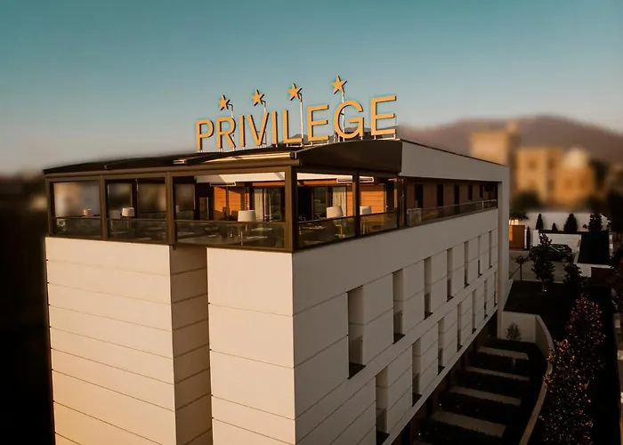 Privilege & 4* Farke e Madhe