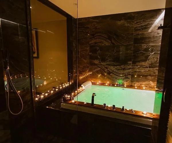 Hotell Privilege & 4*