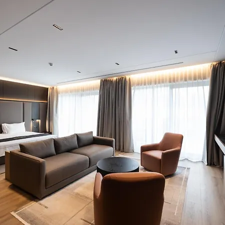 Privilege & 4* Farke e Madhe