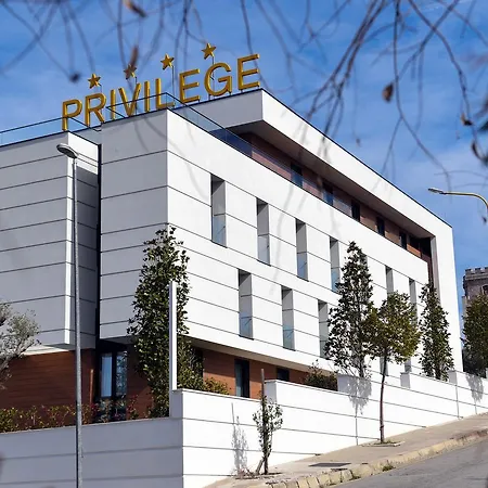 호텔 Privilege & 4*