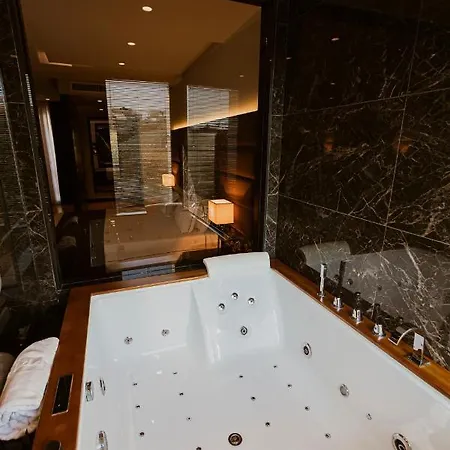 Privilege & Hotel Farke e Madhe