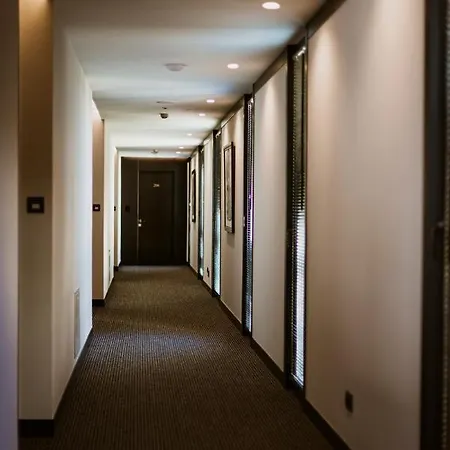 호텔 Privilege & 4*