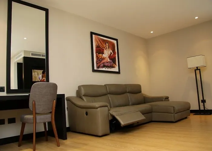 Privilege & Otel Farke e Madhe