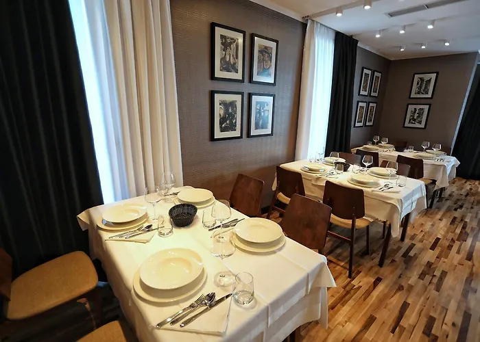 Privilege & מלון