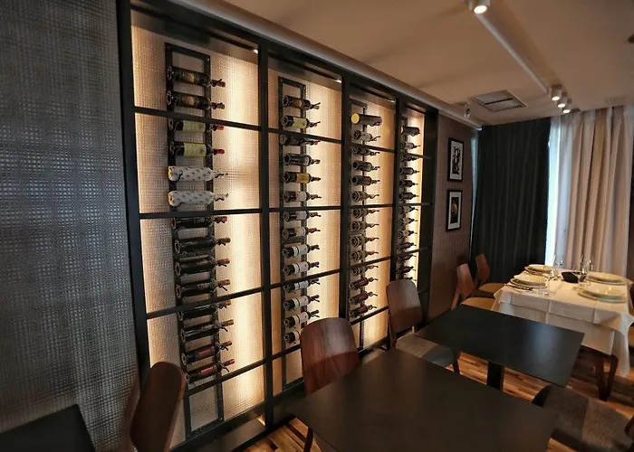 Privilege & 酒店 Farke e Madhe