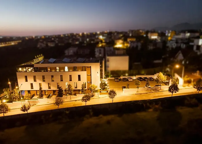 Privilege & מלון Farke e Madhe