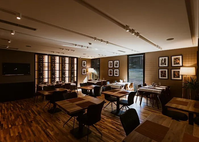 Privilege & מלון